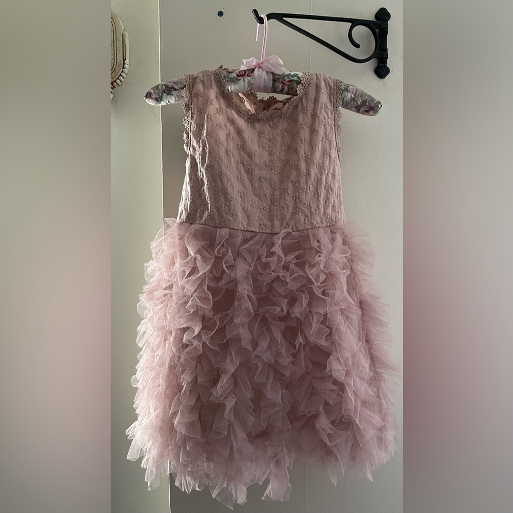 AiniBabe Pink Ruffled Sleeveless Dress Size 140